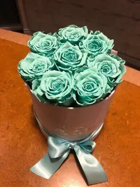 Manhattan preserved roses