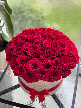 100 red roses in box fresh cut