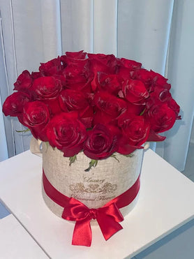 2 Dozen fresh cut roses in box - Luxury Diamond Flowers