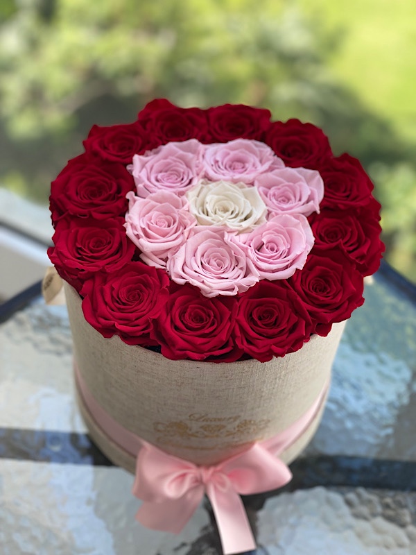 Luxurious Beautiful Bouquets of 100 Red & White Roses - Love Flowers Miami